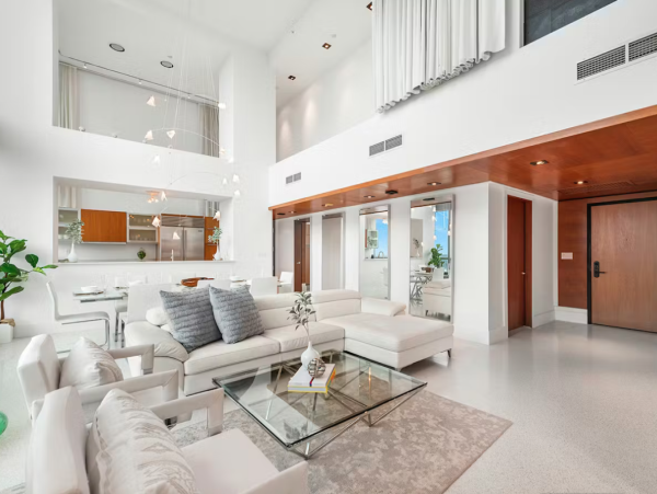 Luxury South Beach Vacation Rental- Ocean View Condo with 3 Pools & Spa
